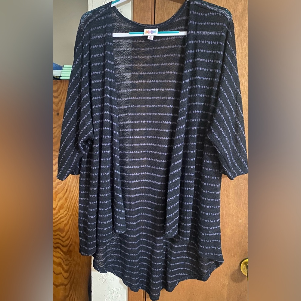 LuLaRoe 25” PTP Sz: M Black/Gray Striped Waterfall Kimono
